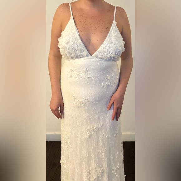 NWT BHLDN Meadow V-Neck Floral Appliqué Sheath Wedding Dress - Picture 9 of 12